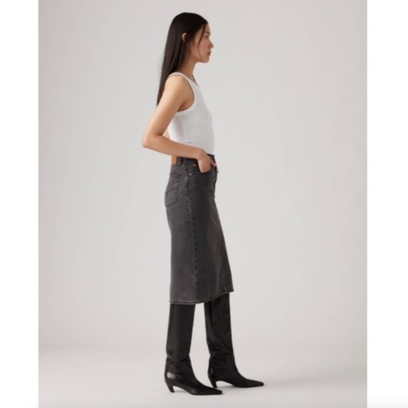 NWT Levi's Side Slit High Waist Denim Midi Skirt Jean Blue Women’s Size 24 - Picture 3 of 4